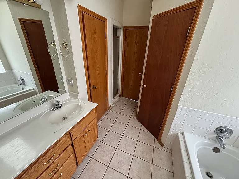 2121 N Burdick St — Photo 6