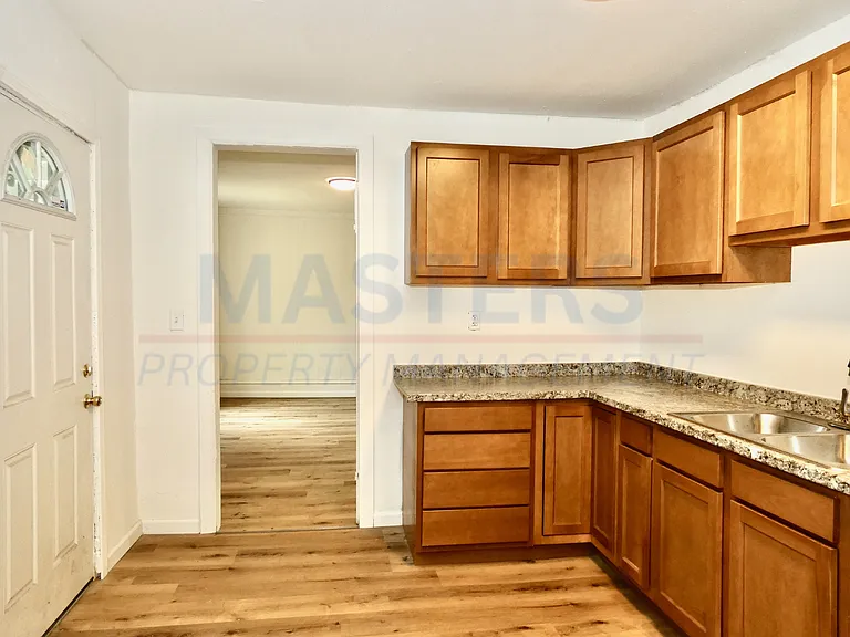 1026 Oakwood Ave — Photo 4