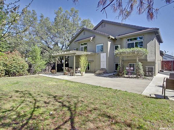3rd image of 421 Wellsley Ct