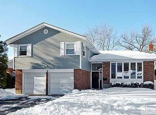 15 Roger Dr, Port Washington, NY 11050