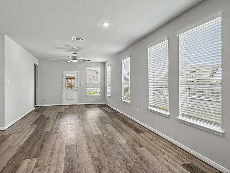 3259 Field Thistle — Photo 2