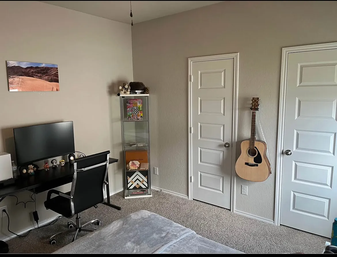 4 bed, 2093 sqft, $2,299 — Photo 3