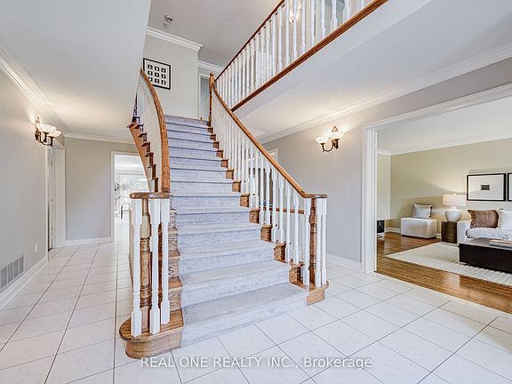 5th image of 2025 Burbank Dr