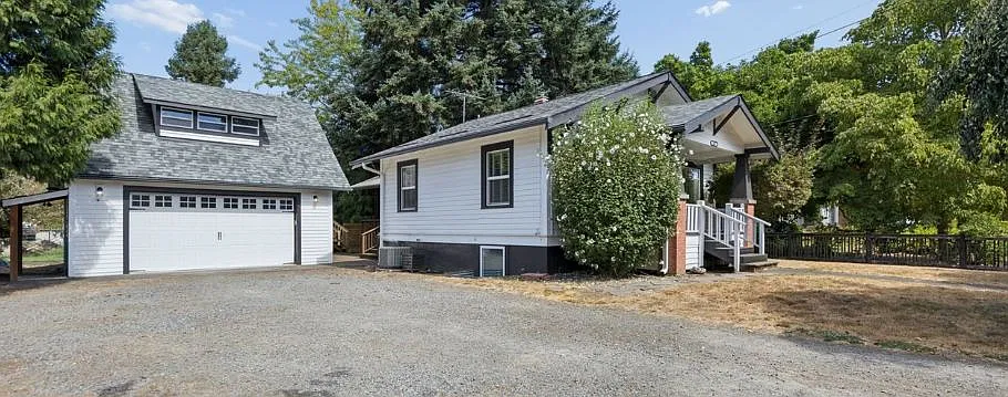 205 NW 12th St