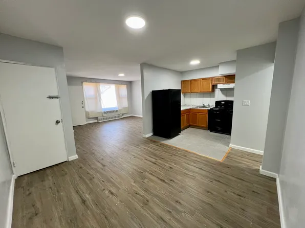 644 Autumn Avenue image 3 of 17