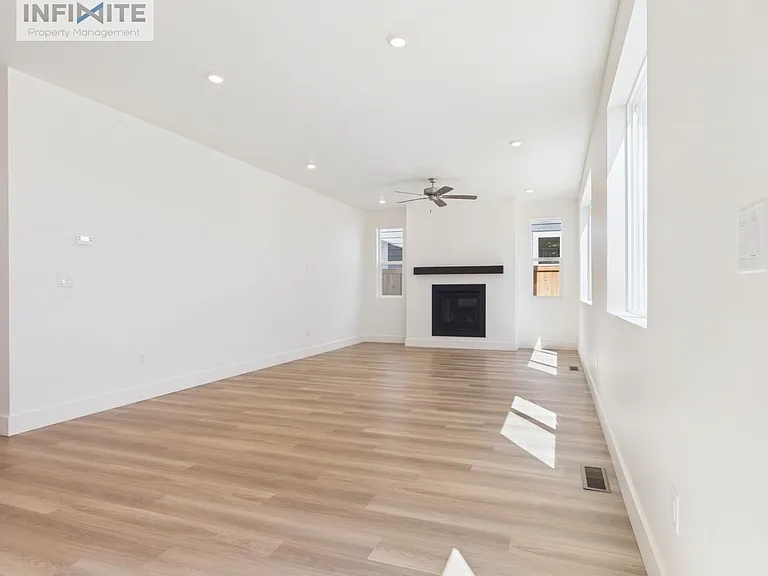 4834 Touchstone Ln — Photo 2