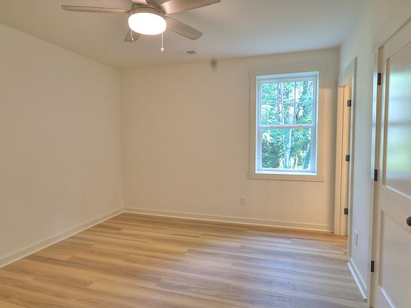 4th image of 345 W Stewart Ave #B