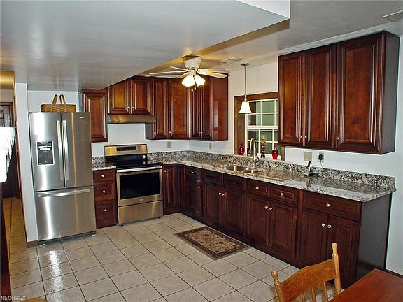 4th image of 204 Sunrise Dr