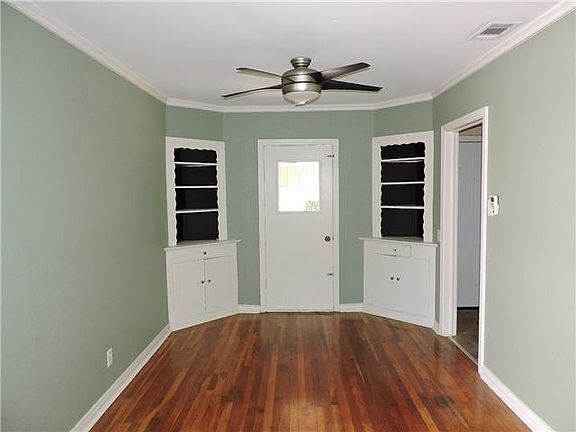3rd image of 2643 Ivandell Ave