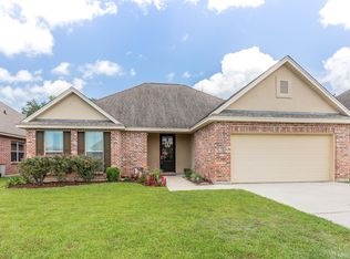 203 Spanish Moss Ln, Broussard, LA 70518