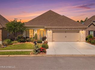 461 Palm Breeze Dr, Ocean Springs, MS 39564