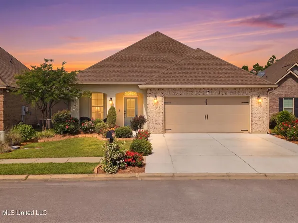 461 Palm Breeze Dr, Ocean Springs, MS 39564