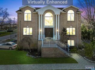 290 Mohegan Way, Fort Lee, NJ 07024