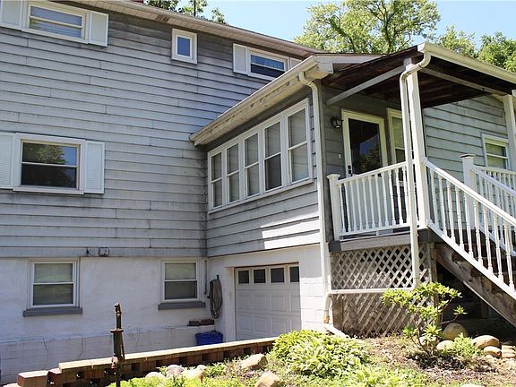 3rd image of 12 Bentley Dr