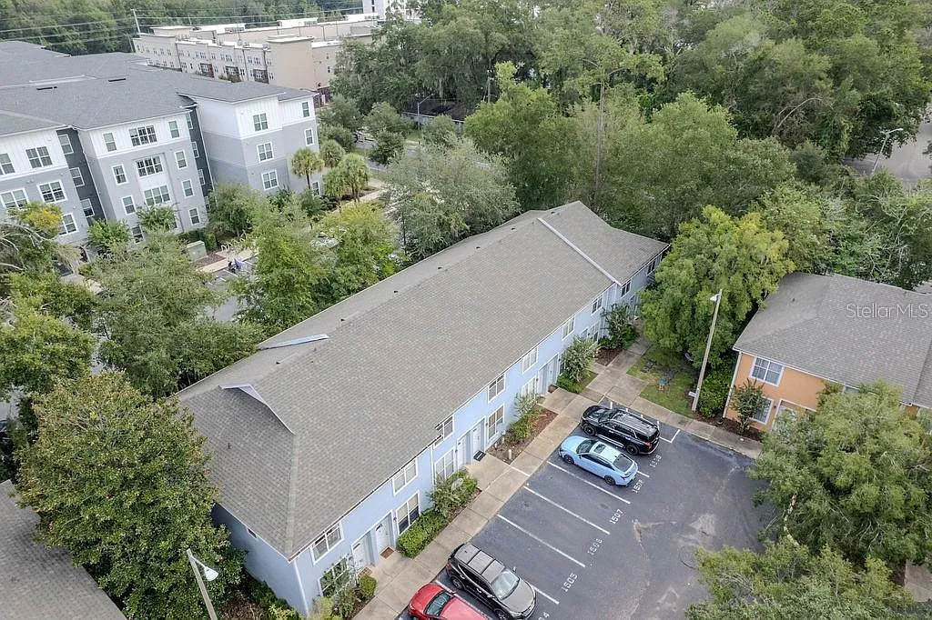 2 bed, 2.5 bath, 1176 sqft, $1,300 — Photo 2