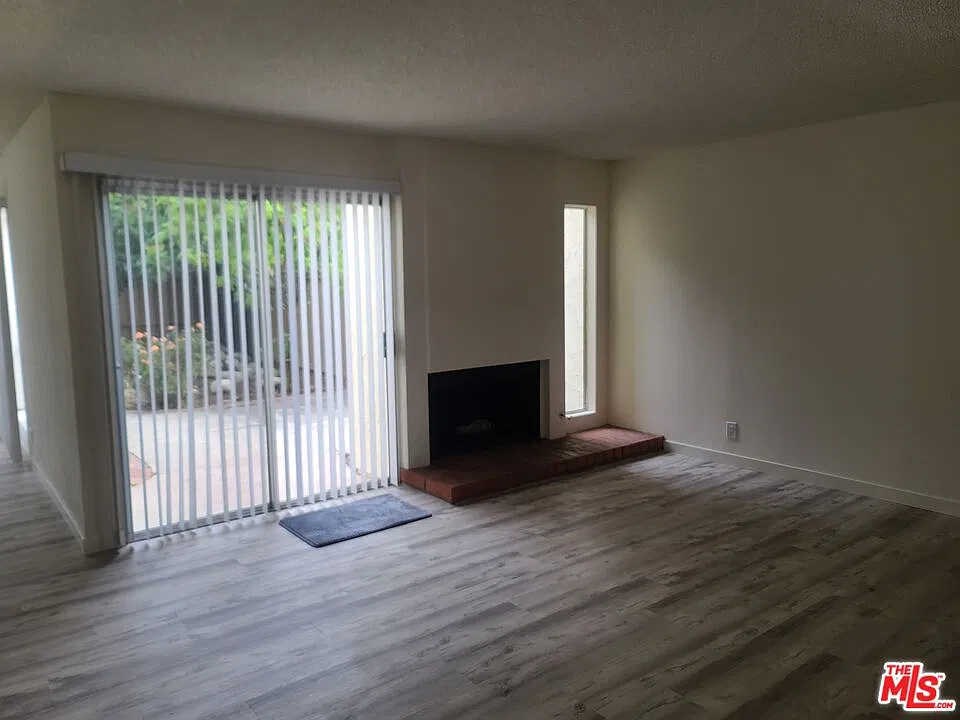 3 bed, 2.5 bath, 2000 sqft, $4,995 — Photo 4