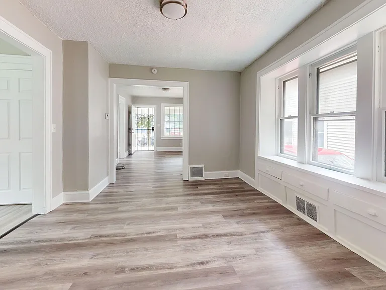 703 Excelsior Ave — Photo 8