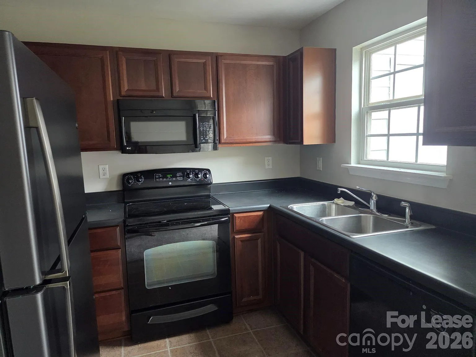 2 bed, 1.5 bath, $1,500 — Photo 4