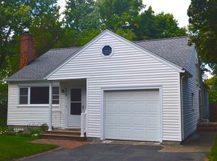 352 Rawlinson Rd, Rochester, NY 14617