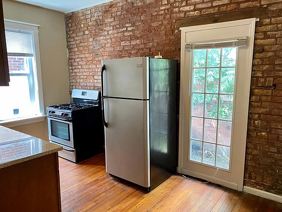 5th image of 907 S Sarah St #2
