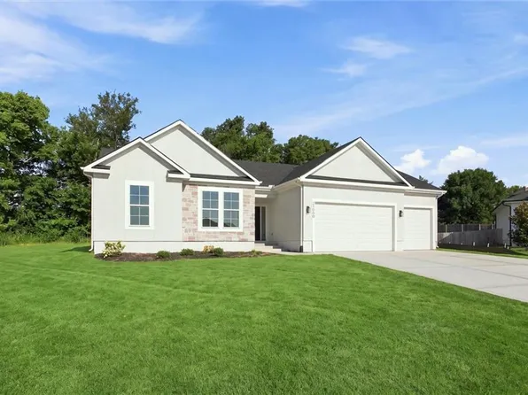 21063 W 225th St, Spring Hill, KS 66083