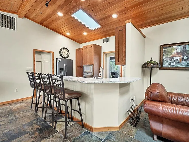 416 Sunset Dr — Photo 12