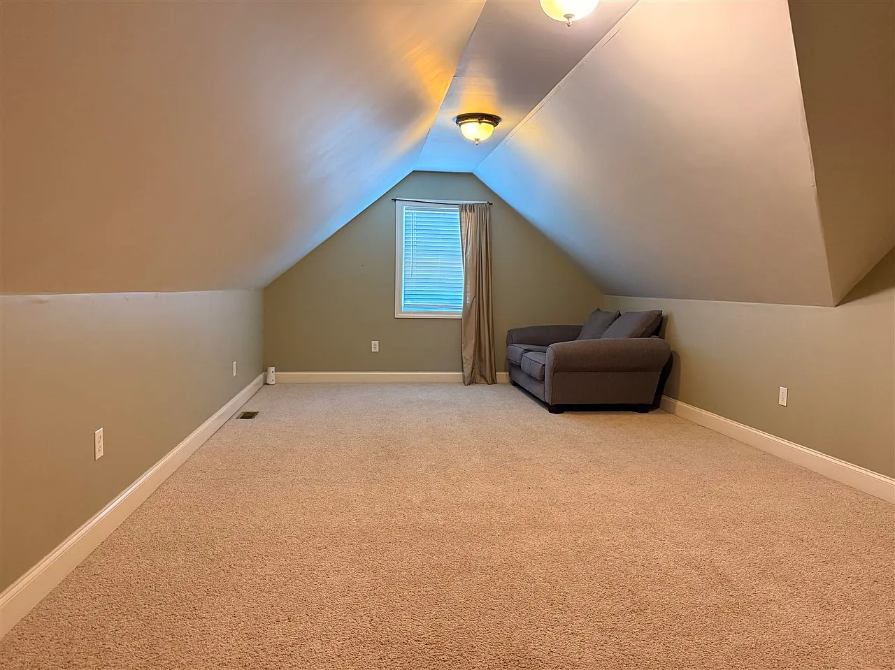 3 bed, $2,200 — Photo 4