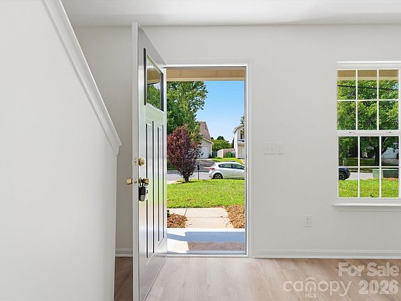 4th image of 908 Lakehill Rd
