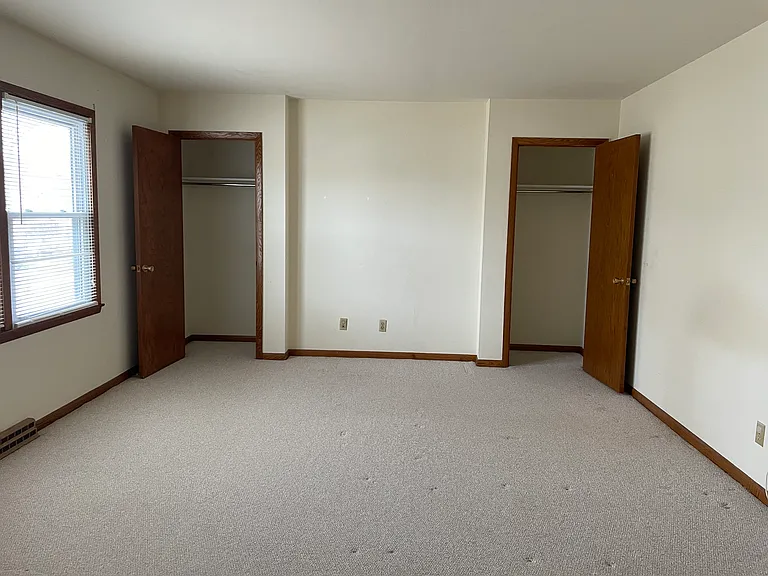 209 W Pierre Ln — Photo 16
