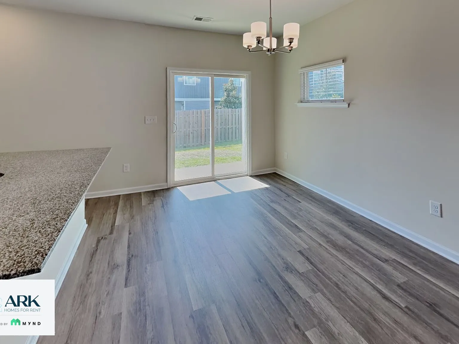 3 bed, 2.5 bath, 1428 sqft, $1,599 — Photo 4