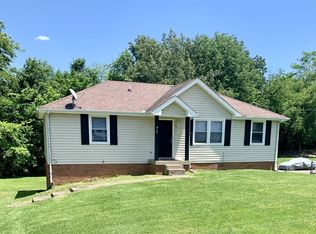 913 Poppy Dr, Clarksville, TN 37042