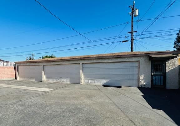 3rd image of 15416 Van Ness Ave