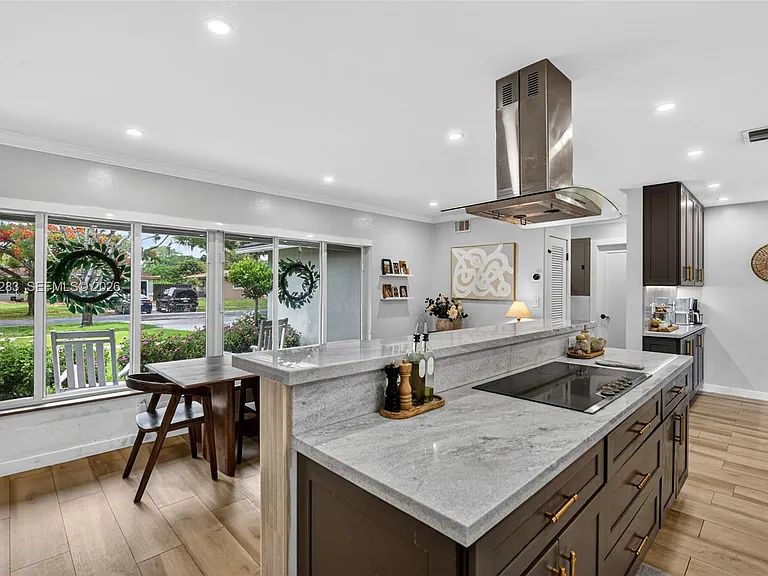 410 SW 55th Ave — Photo 16