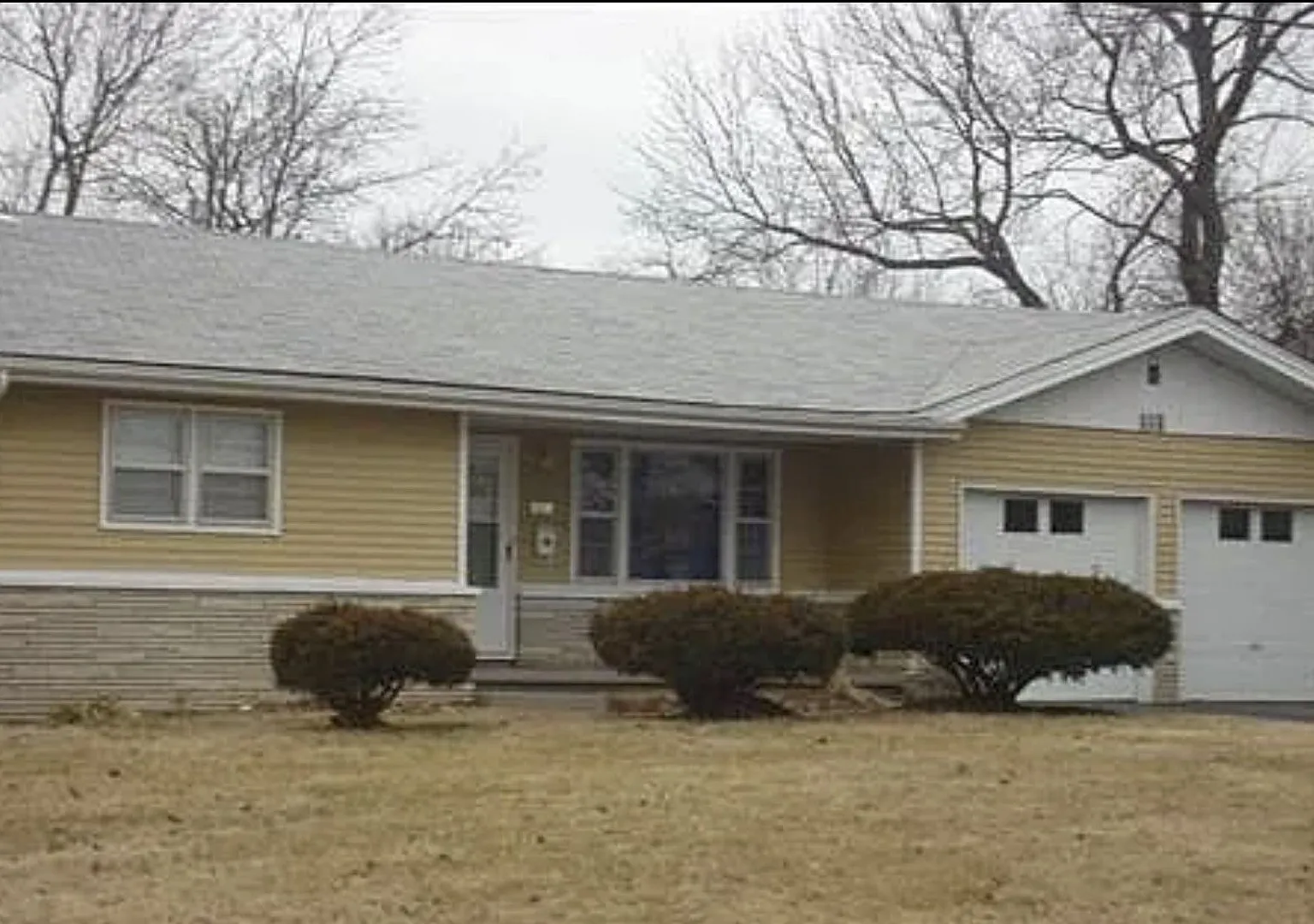 551 S Belcrest Ave Springfield, MO 65802 — Photo 1