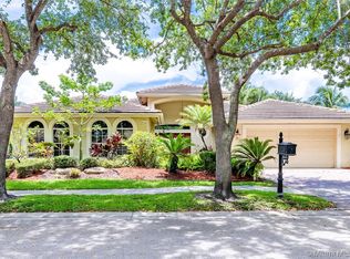 3815 Oak Ridge Cir, Fort Lauderdale, FL 33331