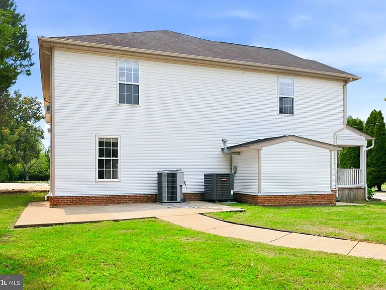 8916 Rugby Rd — Photo 92