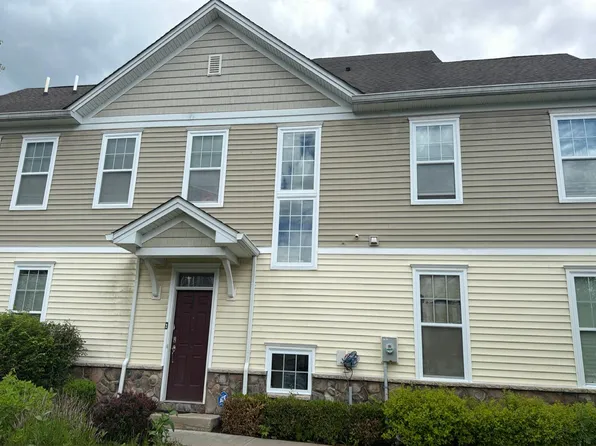 34 Fieldstone Dr, Middletown, NY 10940