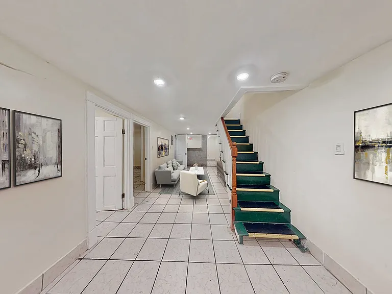 4 Mark St #1 — Photo 3