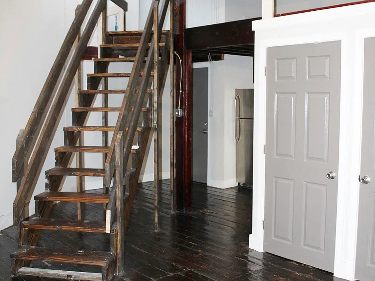 Bainbridge Lofts — Photo 16