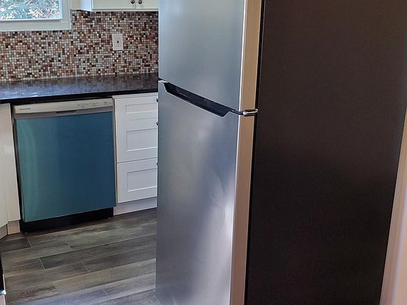2nd image of 222A Edwards Pl Floor 2