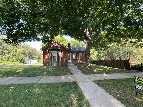 610 N Broadway St, Leavenworth, KS 66048