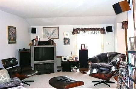 5th image of 300 Foxwood Dr