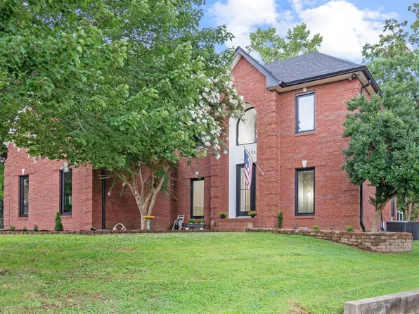 133 Dartmoore Dr, Clarksville, TN 37043