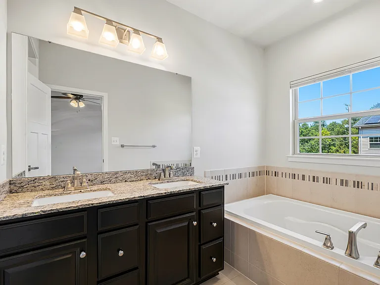 8015 Spring Arbor Dr — Photo 7