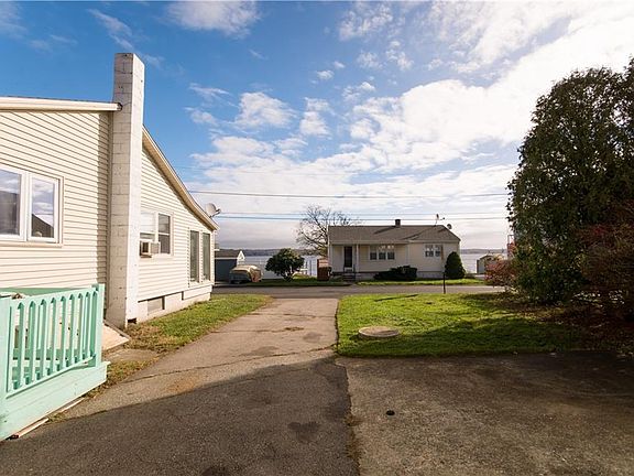4th image of 13 Aquidneck Ave