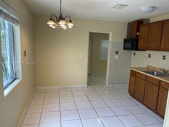 3rd image of 1024 S K St