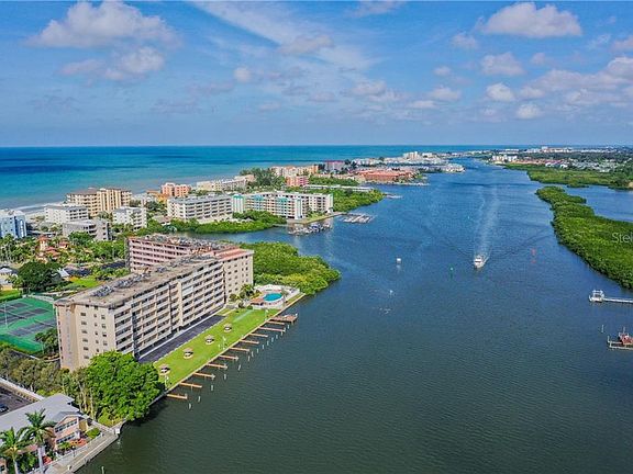 5th image of 19451 Gulf Blvd APT 610