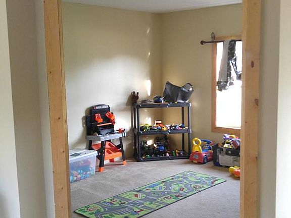3rd image of 213 Cardinal Ct NE