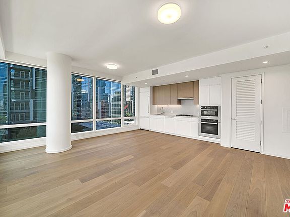 4th image of 877 Francisco St APT 1602