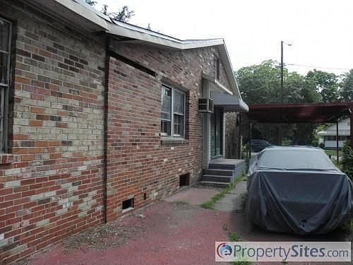 3rd image of 1220 Des Moines Ave